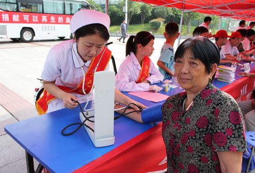 养老产业 养老地产_互联网养老_家庭养老与社会养老