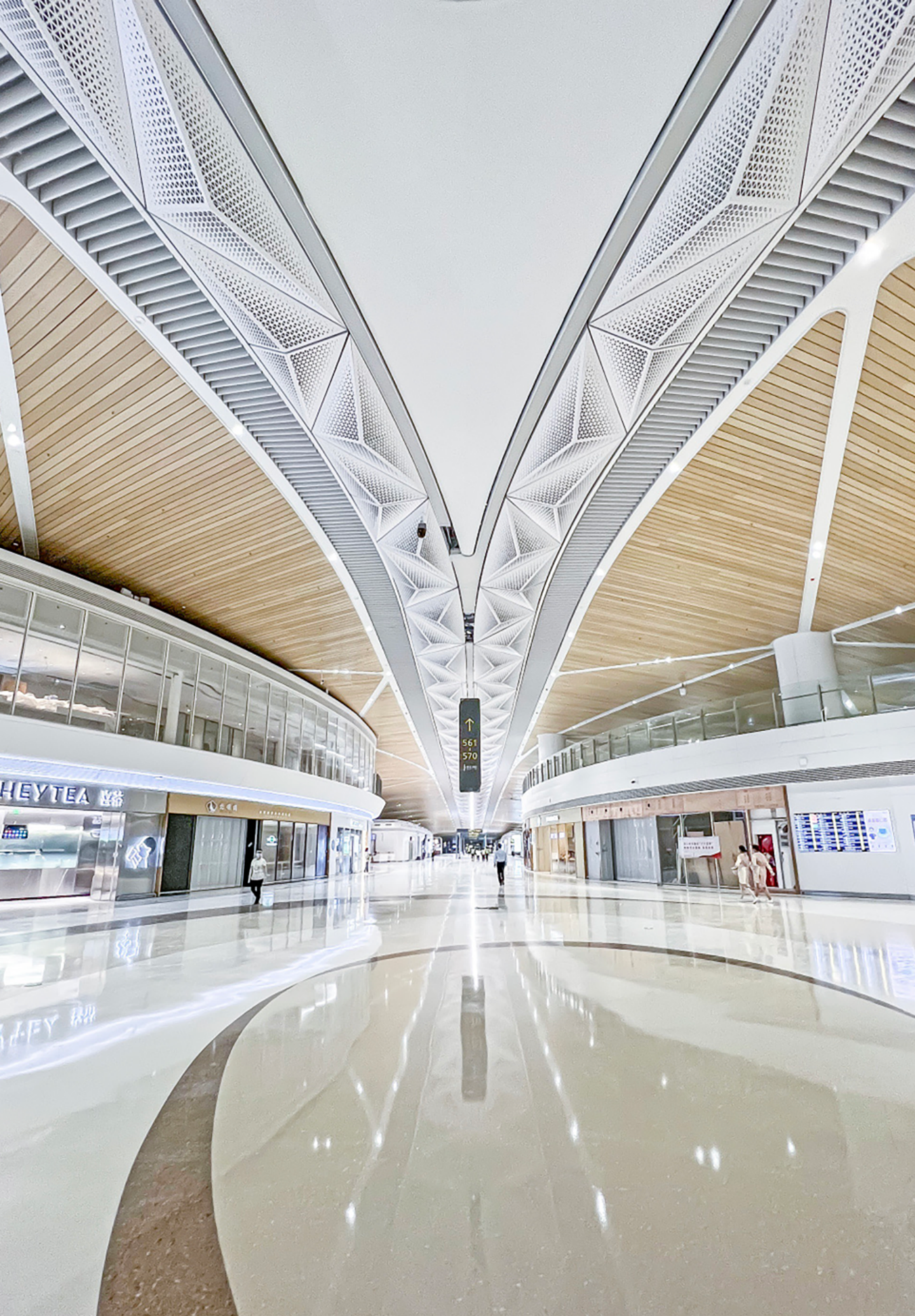 国内空港首试：深圳机场卫星厅启用“物业城市”全域管理模式