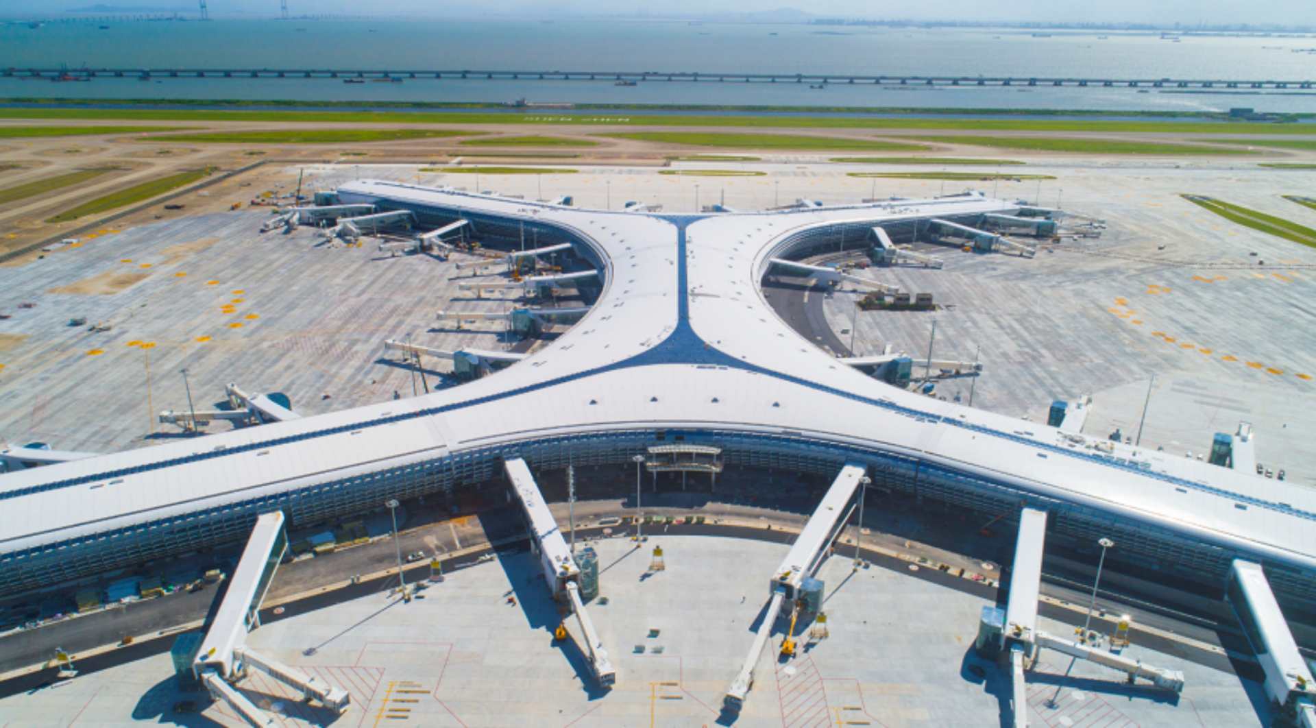 国内空港首试：深圳机场卫星厅启用“物业城市”全域管理模式