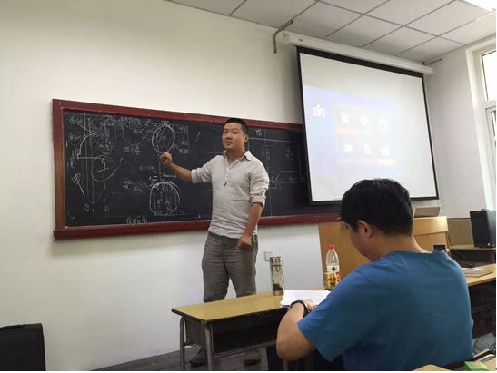 对话灯光师杨浩：舞台魅力如何通过灯光表现