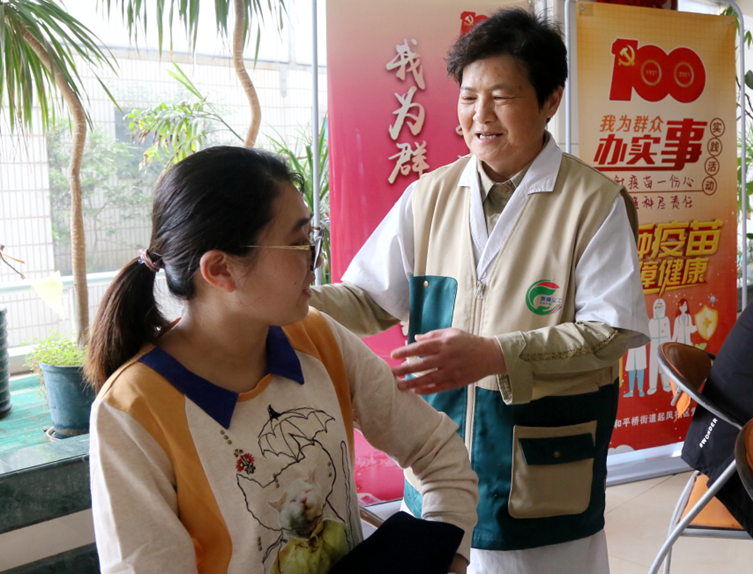 和平桥街道：楼宇青年热情投入“午间益小时”