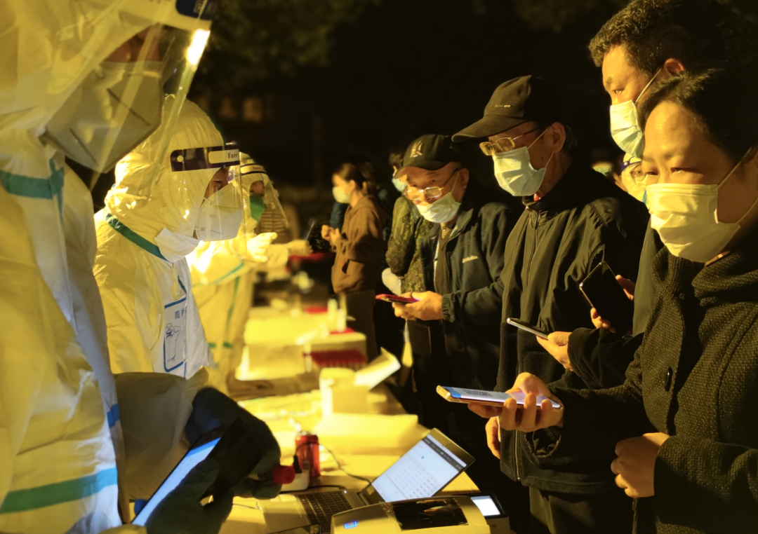 封控楼里的“六边形战士”是这样战“疫”的……