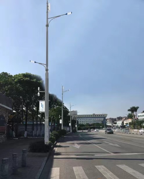 街坊们，会信息交互还带5G基站的路灯来了