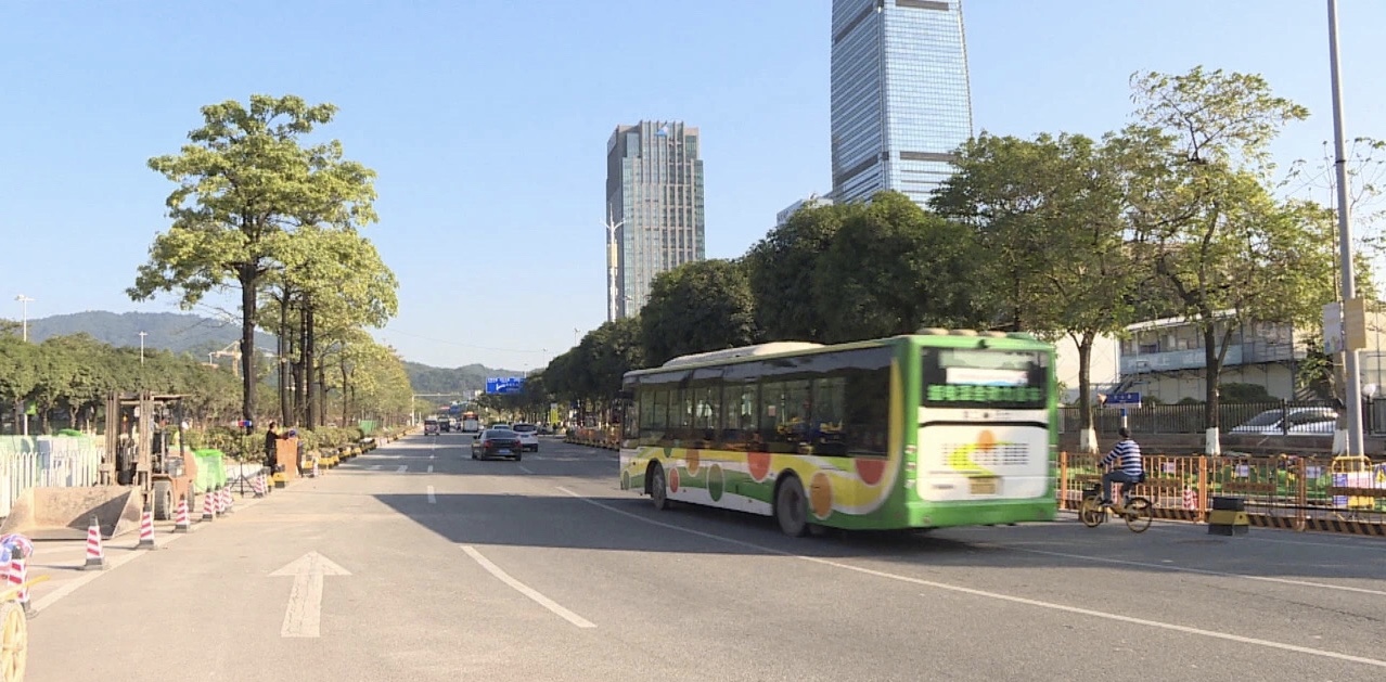街坊们，会信息交互还带5G基站的路灯来了