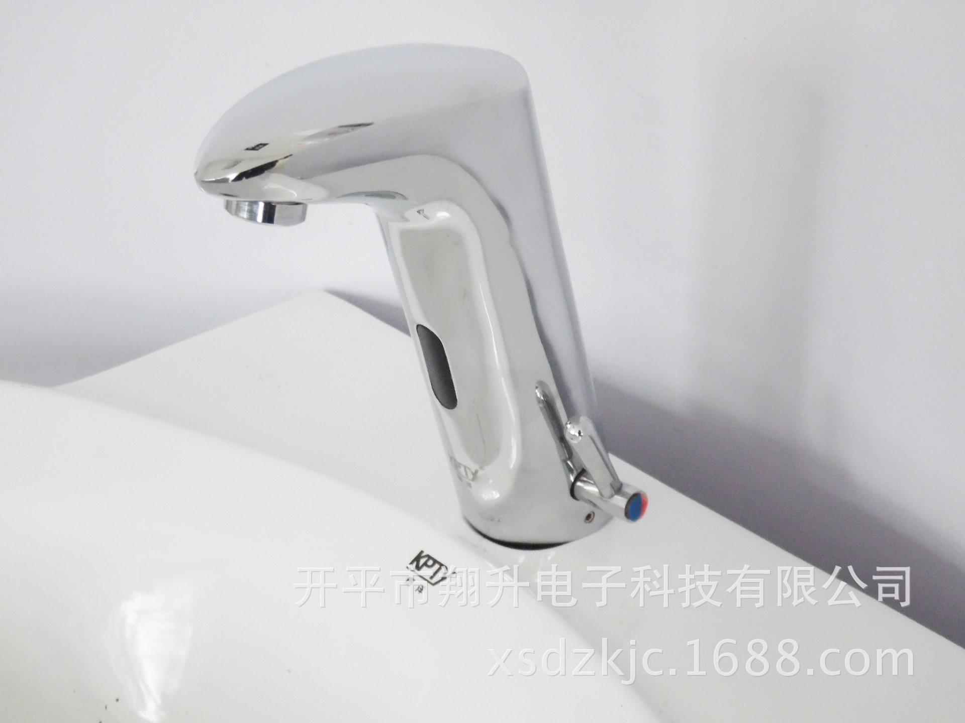 手机笔记本控制无线蓝牙智能单片机小车制作资料教程_智能控制器_\\实现校园大规模交互液晶智能平板系统集群控制