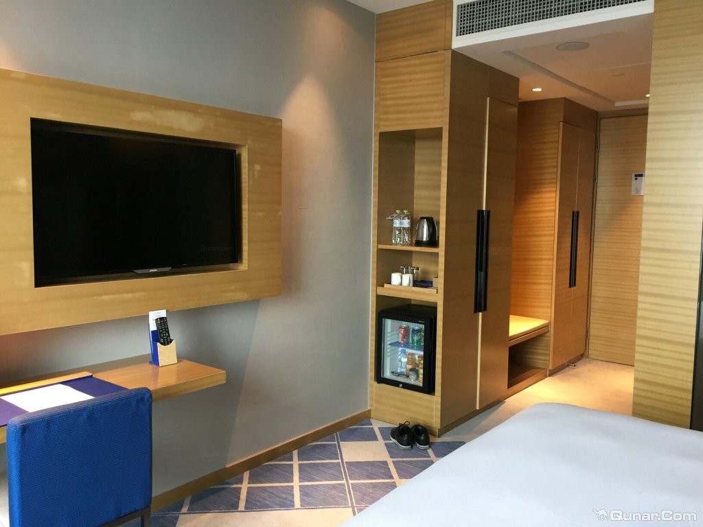 综合运用各种表单元素,制作酒店的客房在线预定系统_rcu酒店客房控制主机_客房控制系统