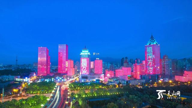 乌鲁木齐灯光秀揭秘：安装精确到厘米 统一远程控制