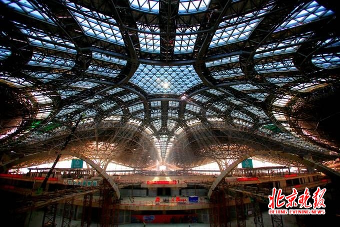 北京新机场航站楼成功封顶封围 主体工程年底基本完工