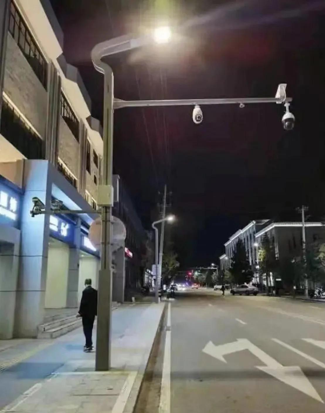 成都华体智慧路灯，不仅“火出圈”，而且红遍全国