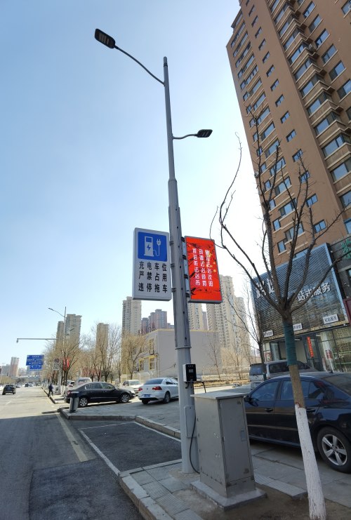 能当电子警察的智慧路灯在浑南区“上岗”啦