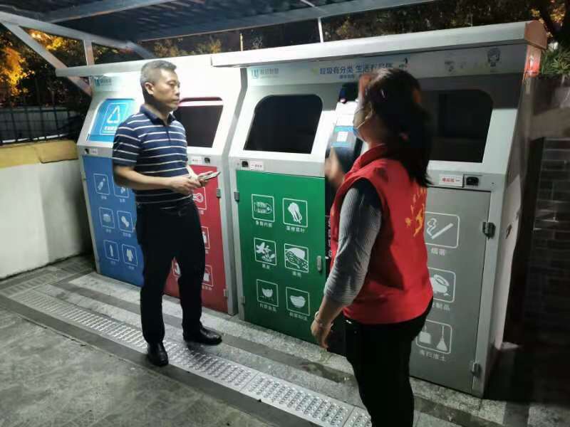 东风5吨挂桶垃圾车图片_智能垃圾桶_挂桶式垃圾车报价 挂桶式垃圾