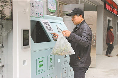 智能垃圾桶_东风5吨挂桶垃圾车图片_挂桶式垃圾车报价 挂桶式垃圾