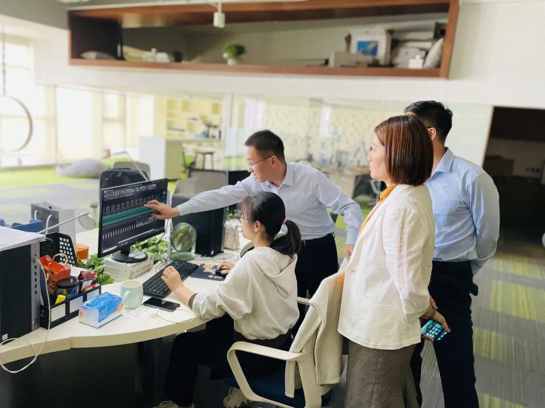 楼宇自控图片_自控楼宇冷热源系统_自控开关自攻丝图片