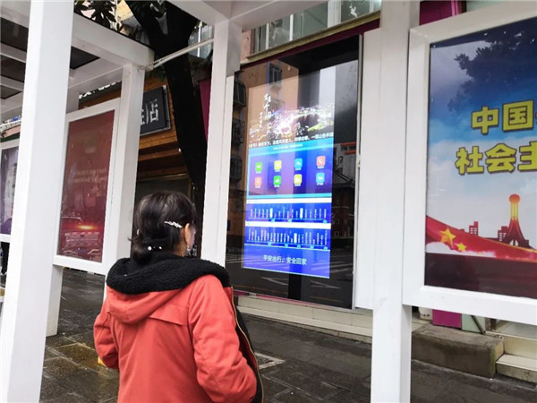 个旧智慧公交站牌上新！更多功能等你解锁