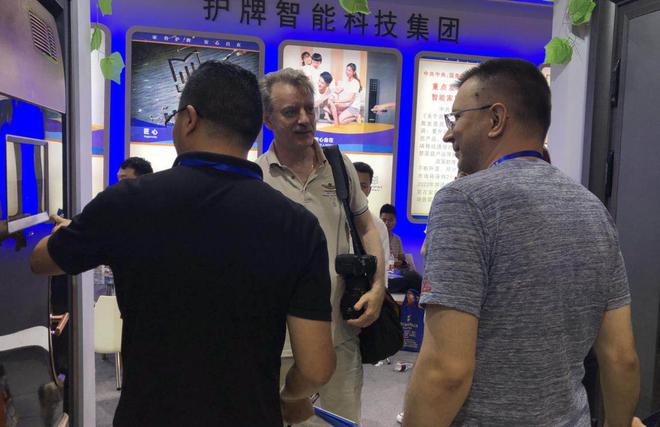 智能门控制系统_智能门_智能人行广告门论坛