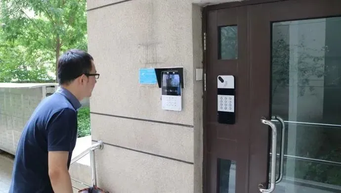 酒店楼宇自控方案_楼宇可视对讲方案_商场的楼宇广告机方案